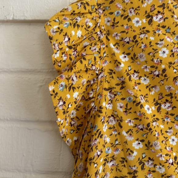 FABRIK Ruffle Sleeve Babydoll Top with Tie - Picture 5 of 6